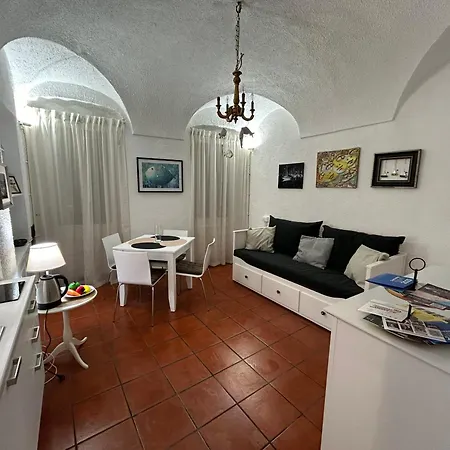 “ Nel Vecchio Carruggio” * San Remo