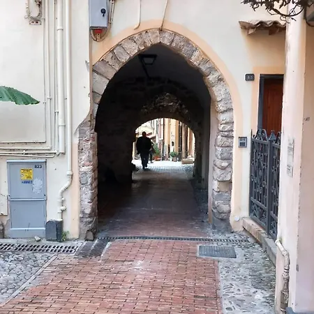 “ Nel Vecchio Carruggio” * San Remo