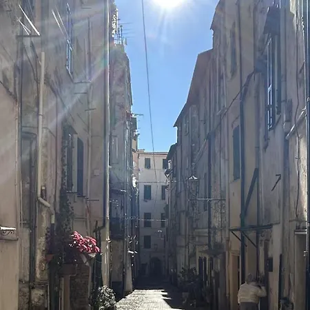 “ Nel Vecchio Carruggio” *